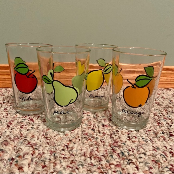 Vintage Other - ⭐️ Vintage Set of 4 Fruit Glasses